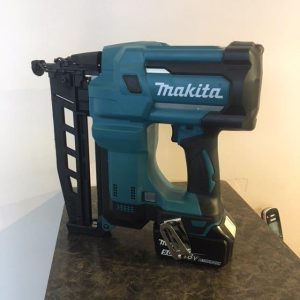 MAKITA FINNISHING GUN Day hire